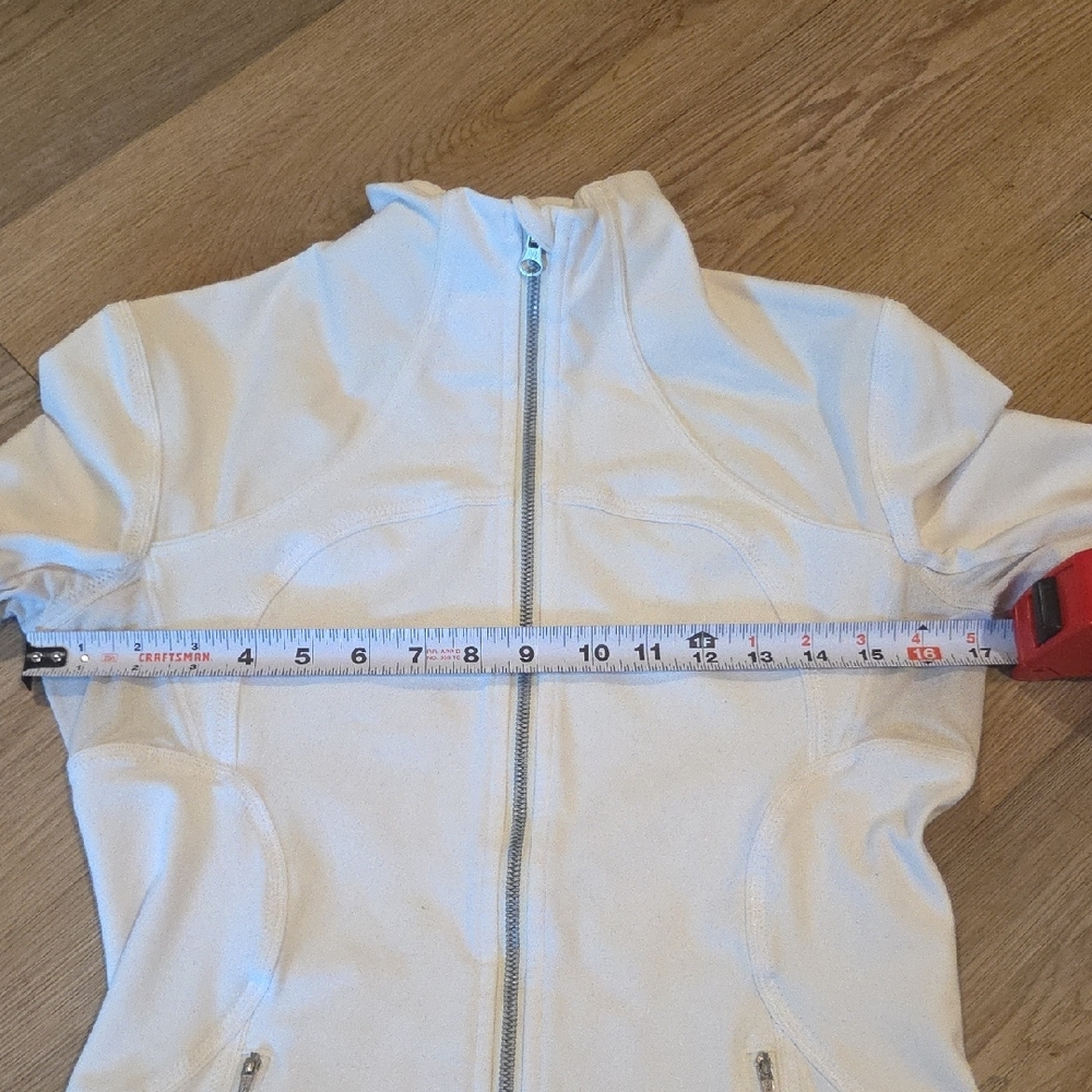 Lululemon Athletica Women's White Ski Jacket - Picture 9 of 9